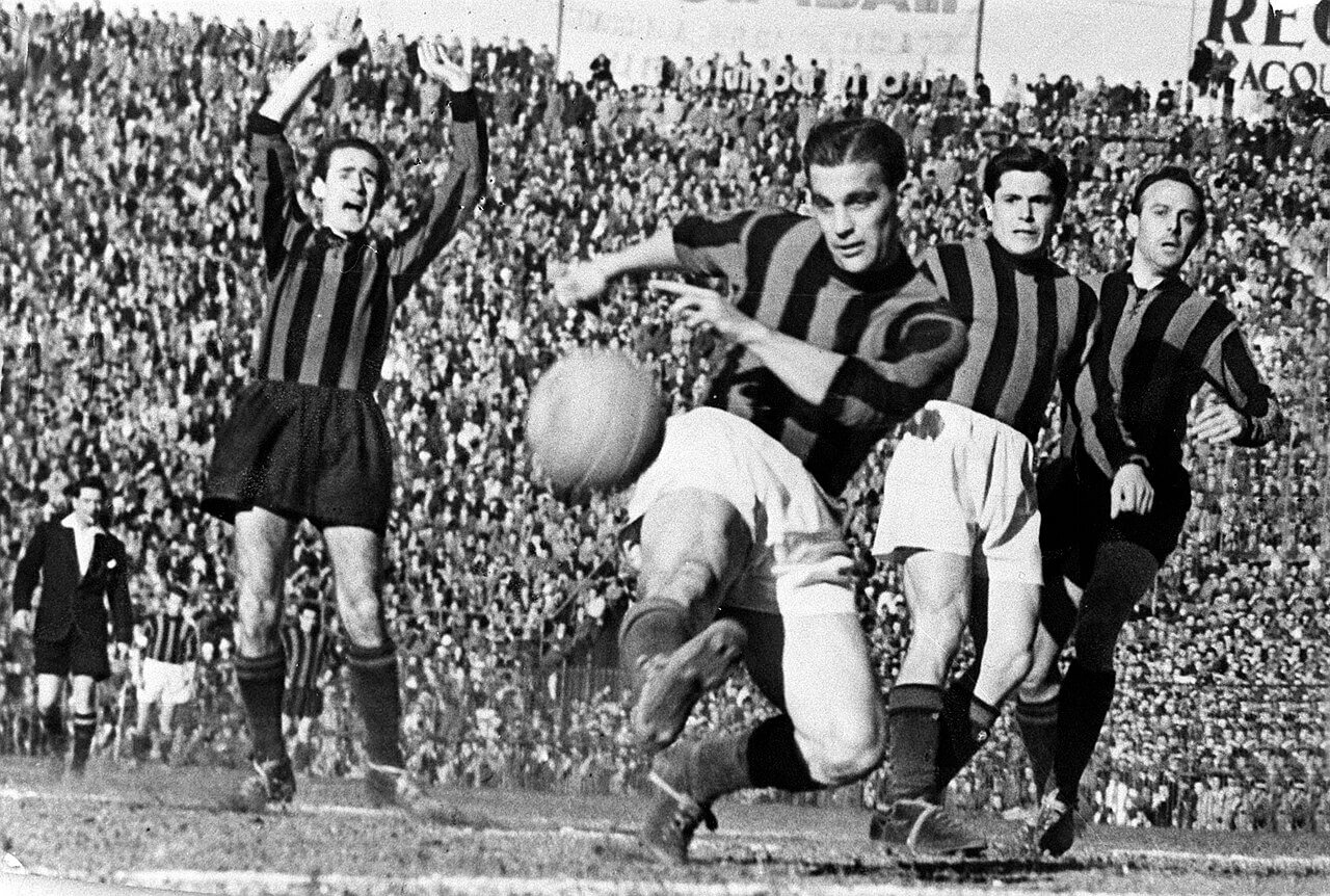 1950-51-Inter-Milan_-_Nordahl.jpg