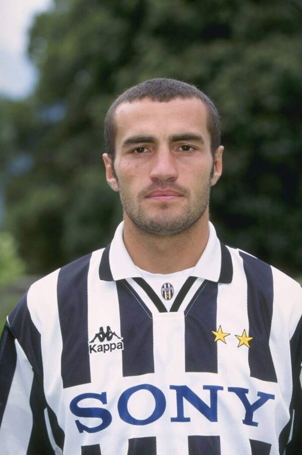 Paolo_Montero_-_Juventus_FC_1996-97.jpg