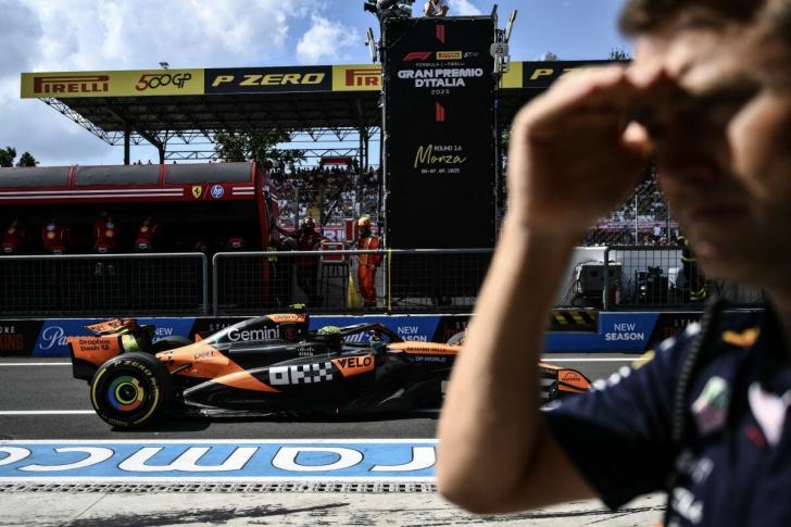 Lando Norris sulla McLaren sul circuito di Monza