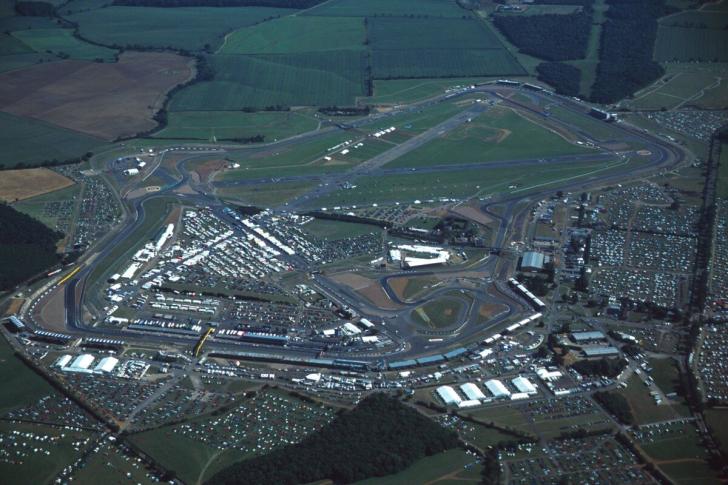 Una vista aerea del circuito di Silverstone